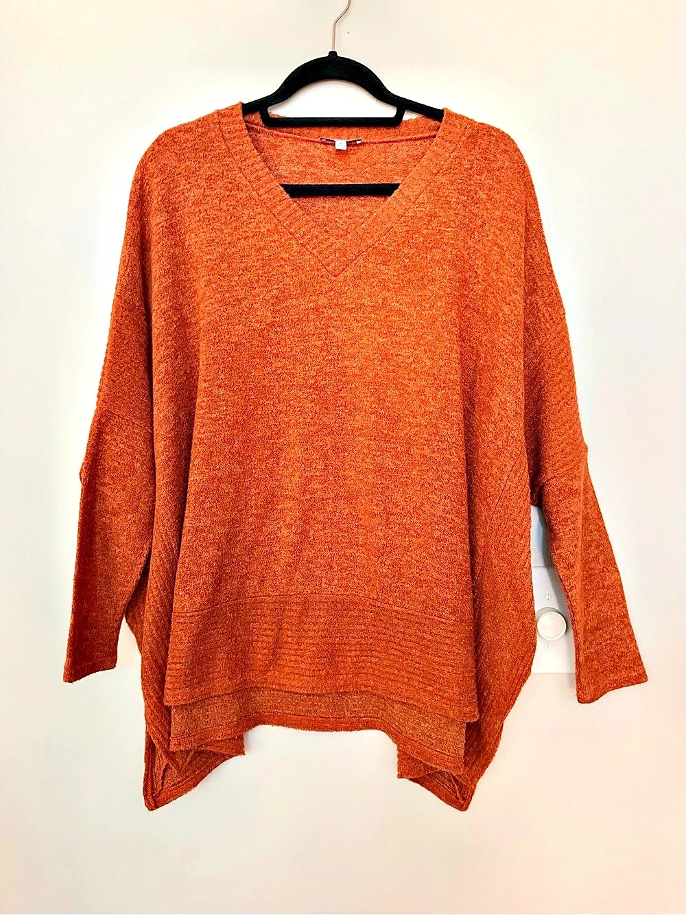 White Birch V-Neck Sweater in Rust Size Medium